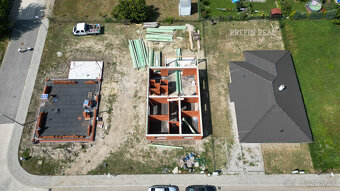 4.izb. BUNGALOV 140 m2, POZEMOK 584 m2 - 8