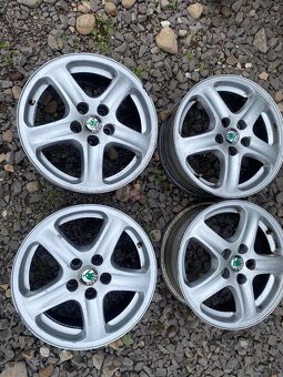 Predám na škoda octavia1 nahradne diely - 8