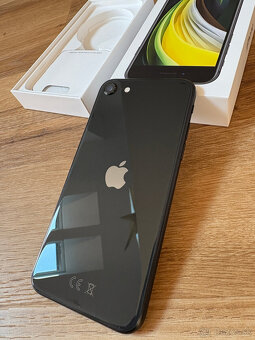 Predám iPhone Apple SE 2020 128 GB čierny - 8