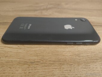 iphone xr 64 GB čierny – batéria 100 %
- 8