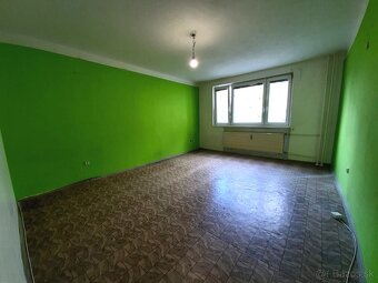 Predám veľký 3 izbový byt s balkónom v Leviciach - 8