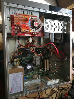 PC Intel Pentium DualCore. 2 X 250 GB. 4 GB. Windows 7. - 8