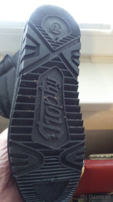 Predám nové dámske a pánske sivé a čierne snehule - 8