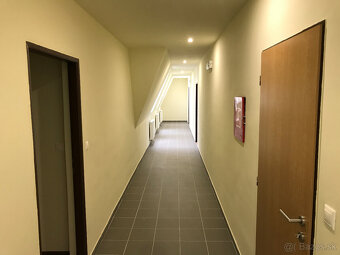 Predám zrekonštruovanú bytovú budovu v obci Šelpice - 8