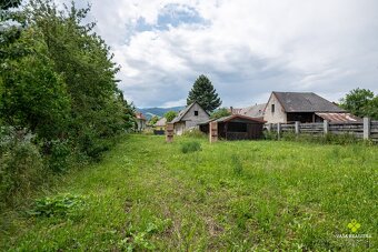 KRÁSNY POZEMOK SO STARŠÍM RODINNÝM DOMOM - POLUVSIE - 8