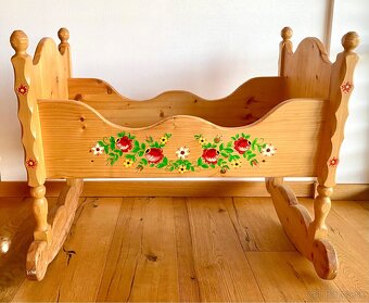 Stará dřevěná malovaná kolébka - 8