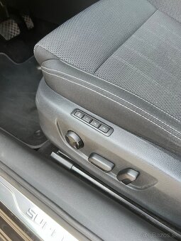 Škoda Superb 2.0 TDi DSG PREMIUM 110kw Combi Matrix Pano - 8
