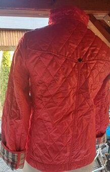 Predám originál BURBERRY červenú prešivanu bundu - 8