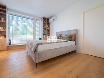 Luxusná vila s dvojgarážou a slnečným pozemkom v mestskej ča - 8