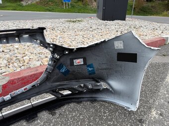 Predám nárazník na Mazdu 3. - 8