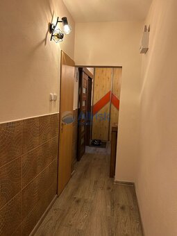 SKVELÁ PONUKA Veľký 3-izbový byt s balkónom, kompletná rek - 8