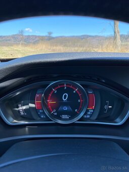 Volvo V40 Cross Country D2 Momentum Pro, Top stav. - 8