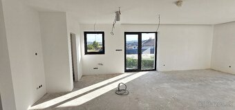 Velky 5 izbovy bungalov 15 min od Kosic - 8
