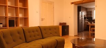 Kompletne zariadený 3-i byt v RD na dobrej adrese v Hlohovci - 8