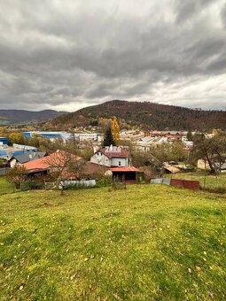 PRAKOVCE - veľký, pekne udržiavaný dvojgeneračný rodinný dom - 8