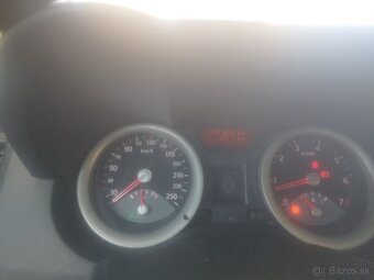 Renault Megane 1.6 - 8