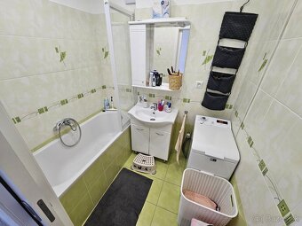 Predám slnečný priestranný 3-izbový byt v Novej Bani (74 m²) - 8