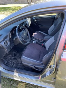 Toyota Auris - 8