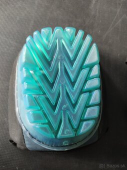 {53}  Chrániče kolien - 8