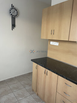 3 izbový byt skoro v srdci Levíc - 8