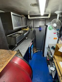 Plne vybavený foodtruck, pripravený na prevádzku - 8
