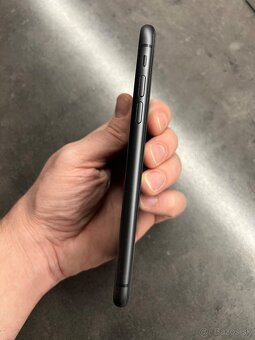 Predam Iphone 11 64gb top stav - 8