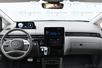 Hyundai Staria 2.2 Luxury - 8