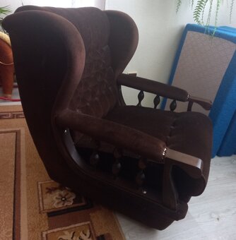 Sedačka a dva kreslá - 8