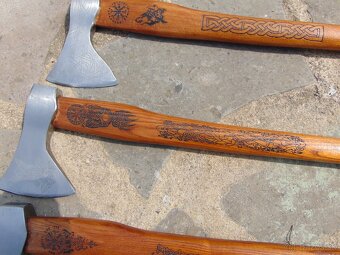 predám viking sekeru s motývmi - 8