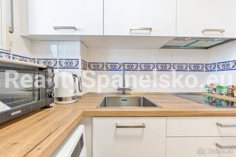 Prodej útulného apartmánu 3kk s výhledem na bazén-Torrevieja - 8