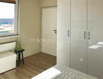 NA PREDAJ JEDINEČNÝ 3-IZBOVÝ PENTHOUSE OBKLOPENÝ TERASAMI TT - 8