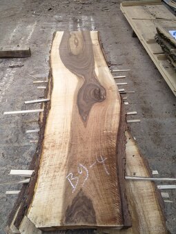 Predám vysušené orechové fošne - 8 cm hrubé - 8