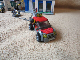 Lego City - 60047 - Policajná stanica - 851 kociek - 8