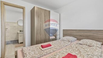 PREDAJ : pozemok 1323 m2, dve bytové jednotky, Štvrtok na Os - 8