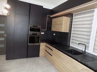 Novostavba domu v Kolárove s kuchynskou linkou + solárne pan - 8