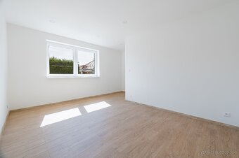 SRG | Nový 4-izbový dom s terasou a garážou | Kolárovo - 8