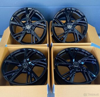 5x112 R18 MAM RS5 Black - 8