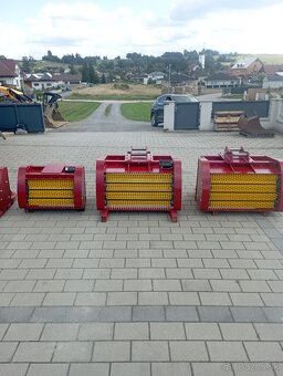 Triediaca lyžica jcb - 8