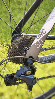 Predám cestný bicykel Kellys URC 50 2015 – Karbónový rám - 8
