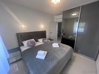Luxusný 3-izbový apartmán Chorvátsko- Vodice, 180m od pláže - 8