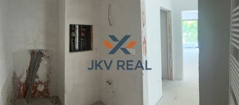 JKVreal ponúka na predaj rozľahlý 2-izbový byt (68,95 m²) v - 8