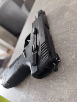 Airsoft pištoľ Springfield Armory XD-E 4.5" CO2 GBB A - 8
