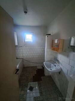 Na predaj rodinný dom v centre Vrábel v tichej uličke - 8