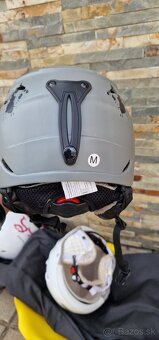 Prilba na lyžovačku - 8