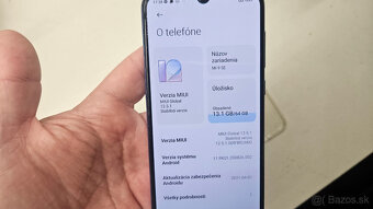 Xiaomi Mi9 SE - výborný mobil do ruky - 8