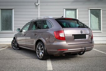 Skoda Superb 2.0 TDI DSG - 8