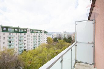 Na prenájom kompletne zrekonštruovaný 3-izbový byt, Zálužick - 8