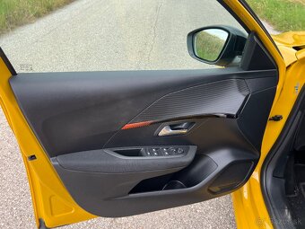 Peugeot 208 - 8