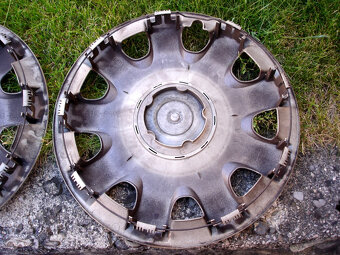 Predám 3ks starších originál 15" puklíc Škoda Octavia II - 8