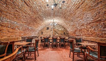 NA PREDAJ Historická polyfunkčná budova v srdci mesta Prešov - 8